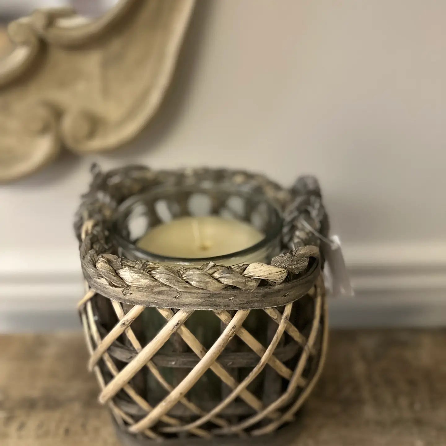 WILLOW LANTERN WITH GLASS VASE