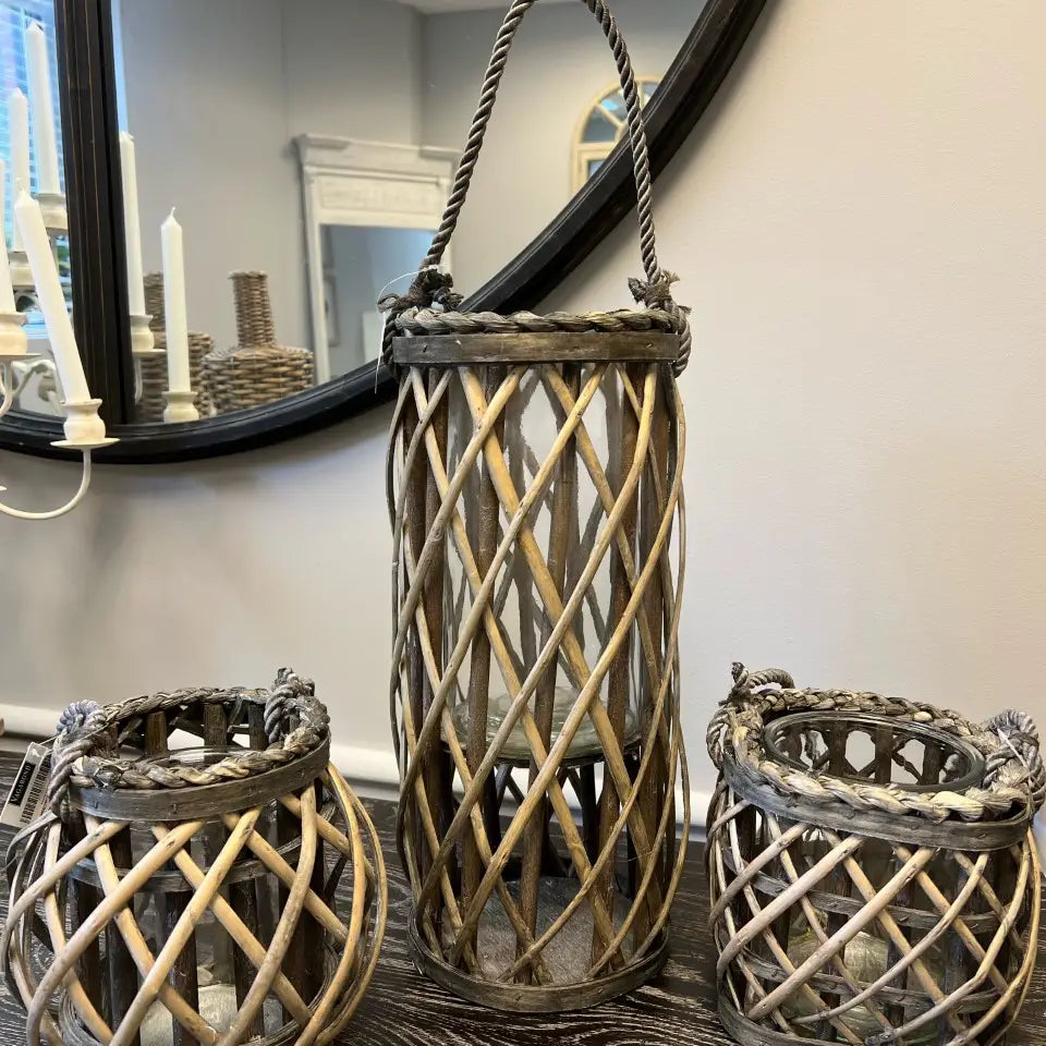 WILLOW LANTERN WITH GLASS VASE