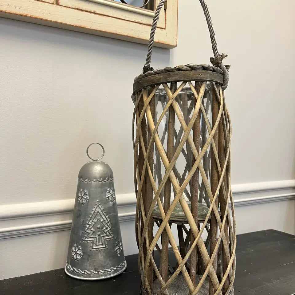 WILLOW LANTERN WITH GLASS VASE