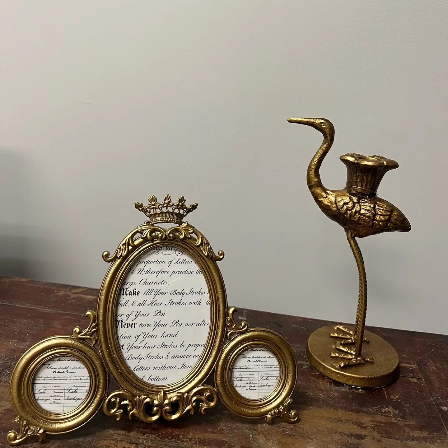 RETRO CROWN PHOTO FRAMES