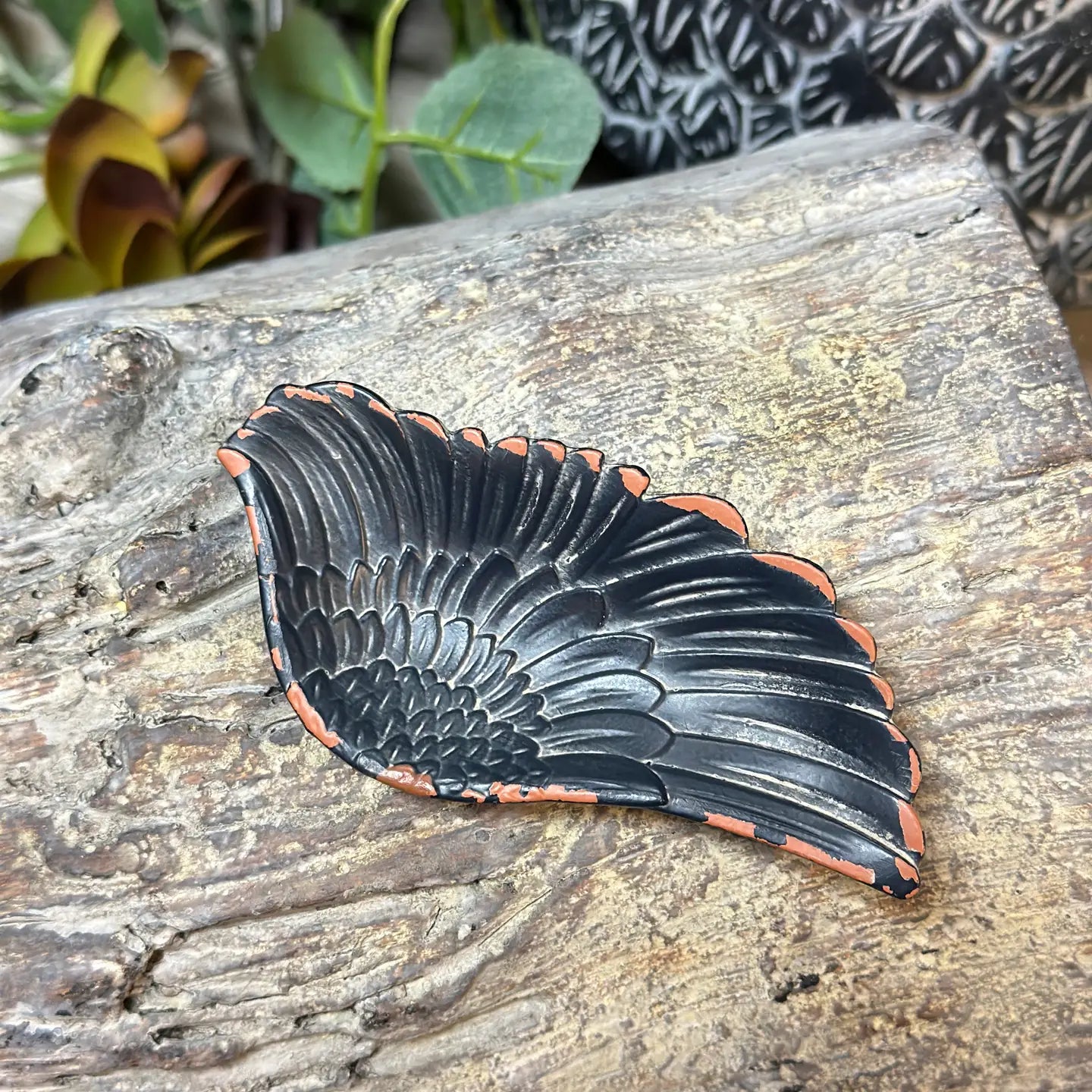 Iron Wing Tray in Rustic Black