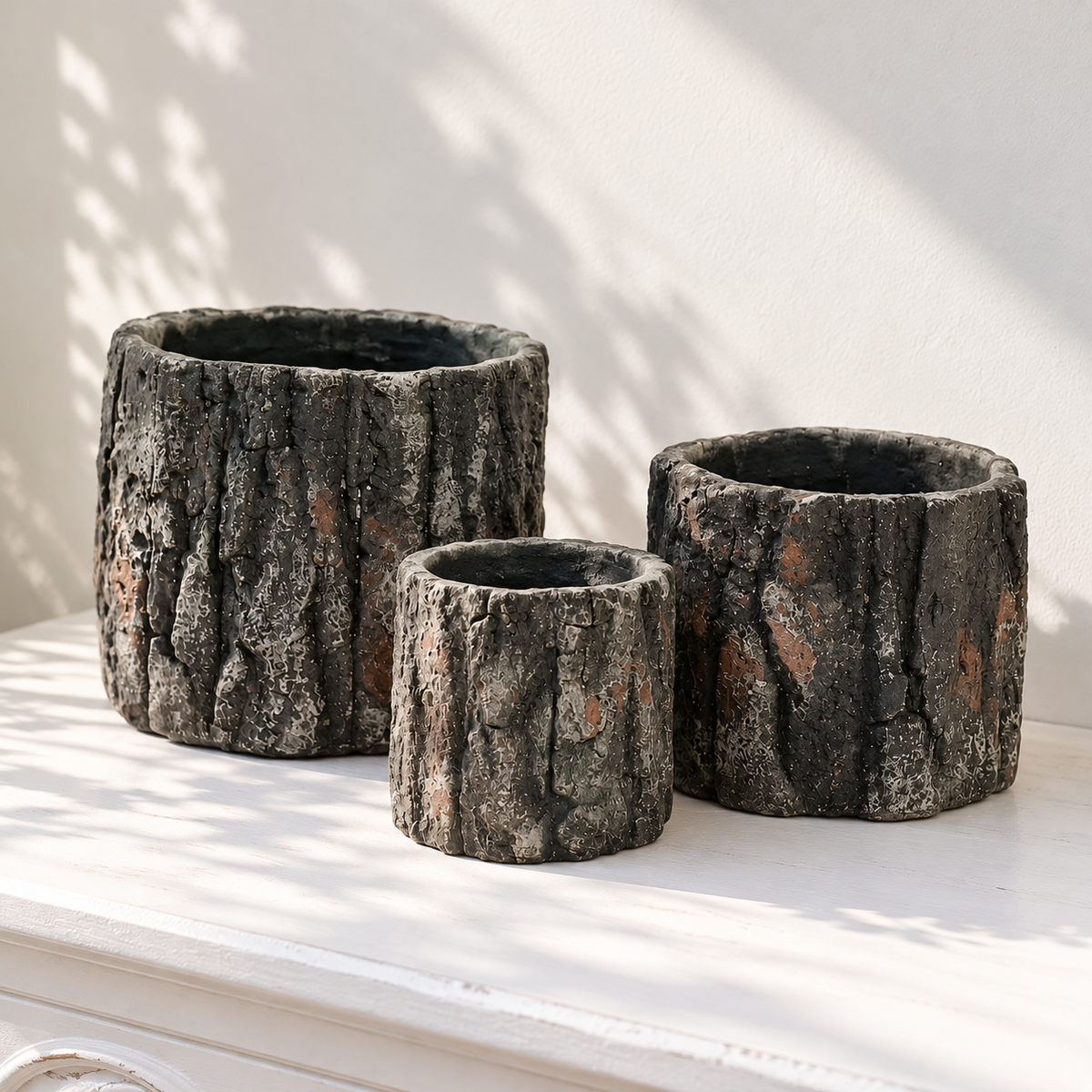 Round Concrete Pot with Bark Motif