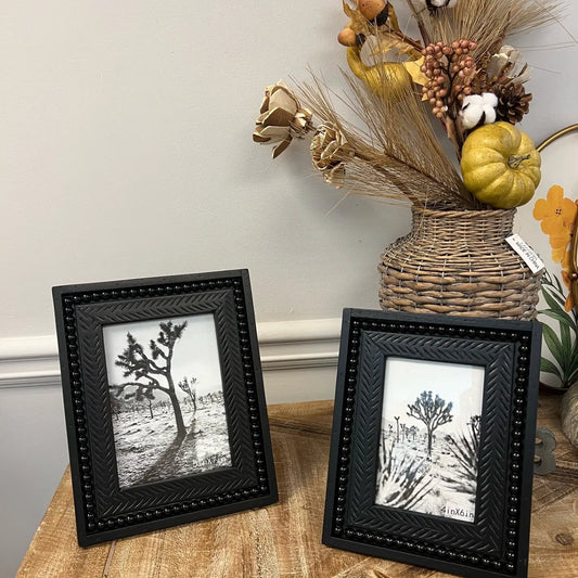 CLASSIC WOOD PHOTO FRAME IN BLACK